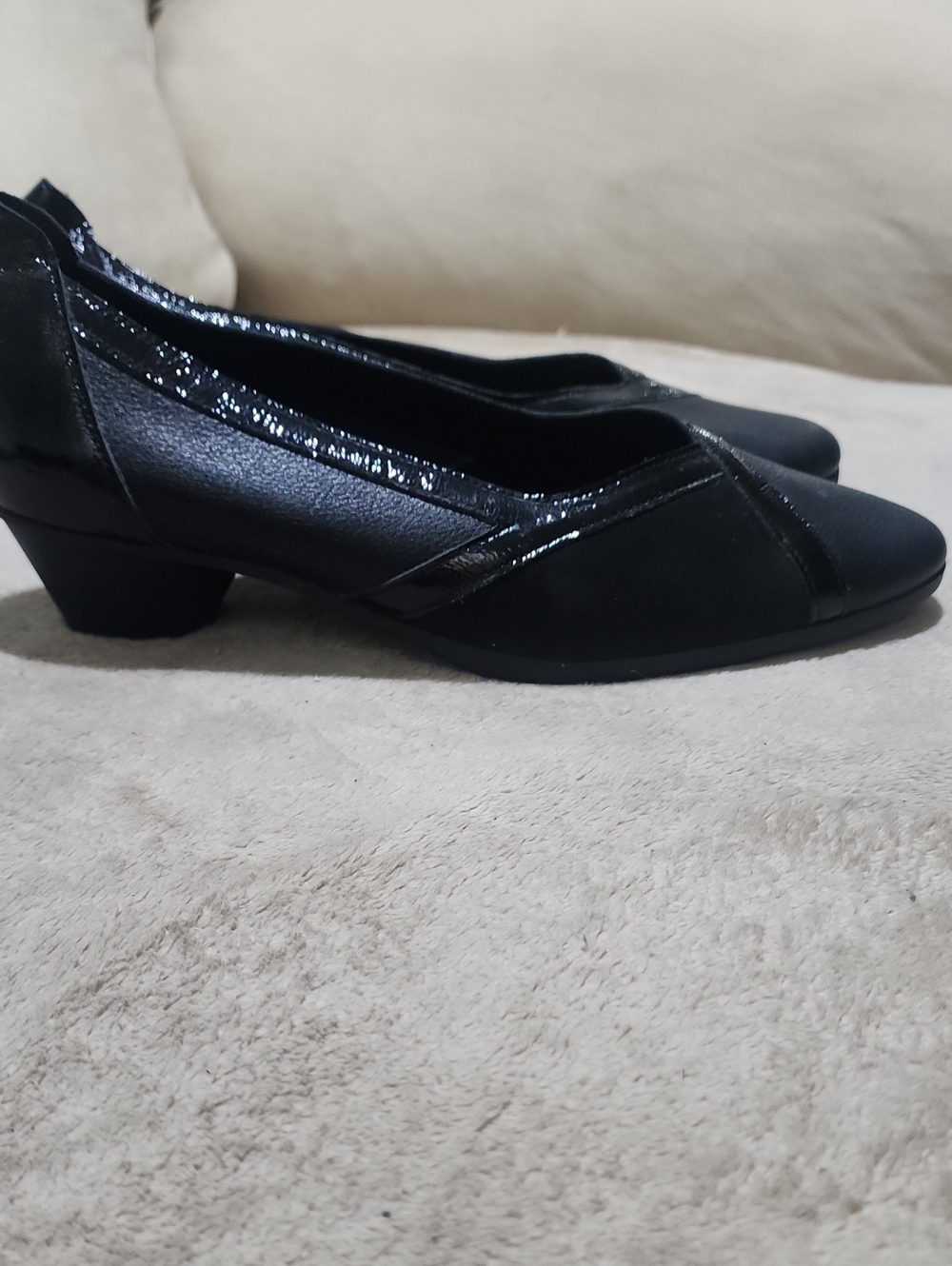 New Condition Arche  Suede and Leather Pump in Black